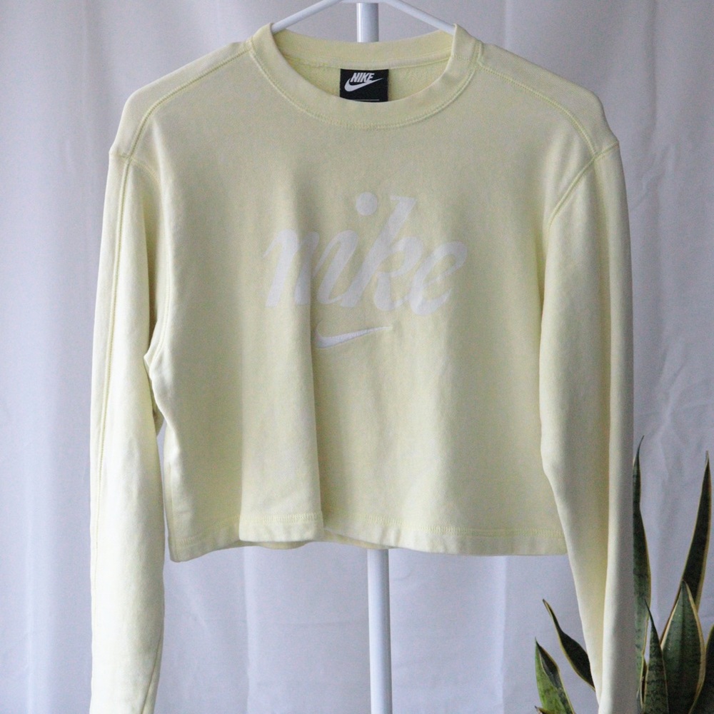 COPY - LIGHT YELLOW ACID WASH CROPPED NIKE SWEATE…